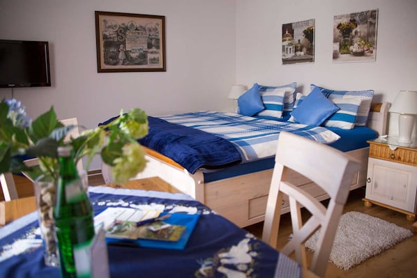 1 bedroom, desk, free WiFi