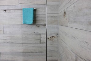 Shower, hair dryer, towels - Ferienwohnung Himmelblau (Lübbenau/Spreewald)