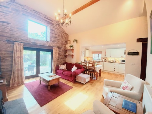 A peaceful escape in rural Herefordshire - perfect for families and friends.