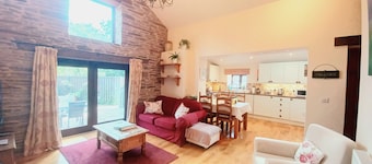 A peaceful escape in rural Herefordshire - perfect for families and friends.