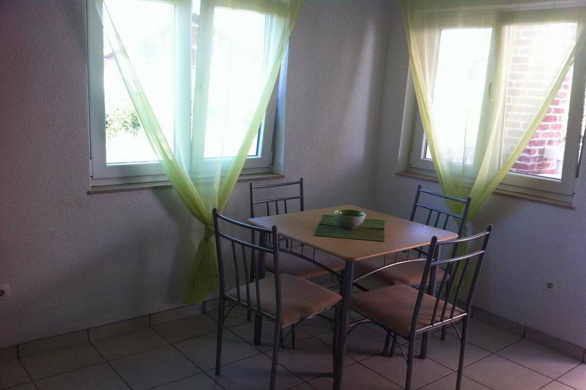 Apartment, 1 Bedroom (Green) | In-room dining