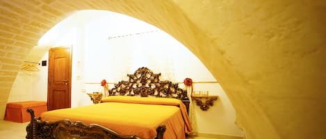 Traditional Double Room | Free WiFi, bed sheets