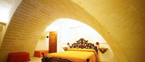 Traditional Double Room | Free WiFi, bed sheets