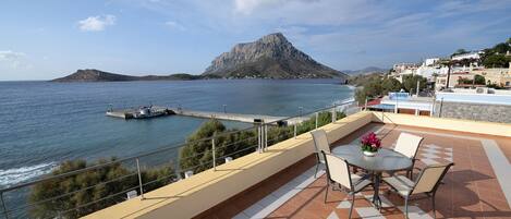 Casa, vista mare, di fronte alla spiaggia | Vista del balcone