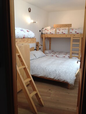 2 bedrooms, free WiFi, bed sheets