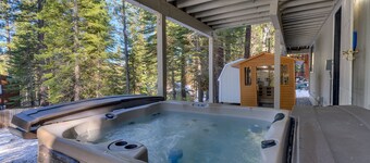 Shuffleboard Table, Golden Tee & Pac Man Arcades, Foosball, Spa + 7mins to Lake – TreeHouse Estate