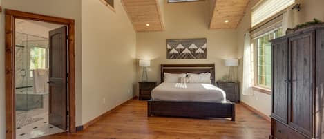 4 bedrooms, desk, iron/ironing board, travel crib