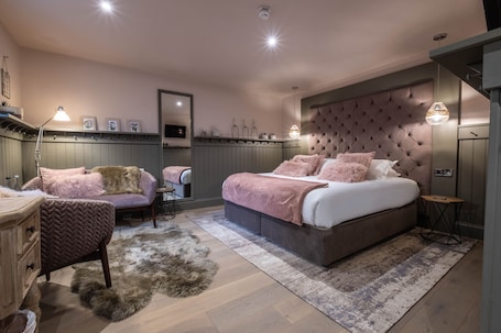 Hypo-allergenic bedding, in-room safe, individually decorated. The Three Blackbirds