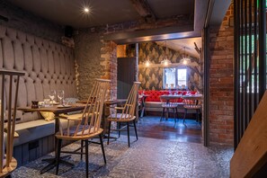 Dining - The Three Blackbirds (Newmarket)