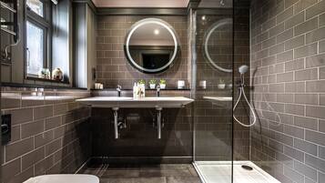 Amenidades de baño ecológicas y toallas