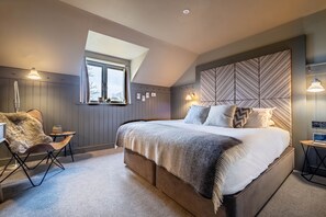 Hypo-allergenic bedding, in-room safe, individually decorated - The Three Blackbirds (Newmarket)