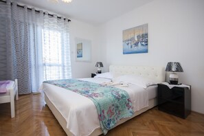 Apartment (Three Bedroom Apartment) | Desk, iron/ironing board, free WiFi, bed sheets - Apartments Barbarella (Sibenik)