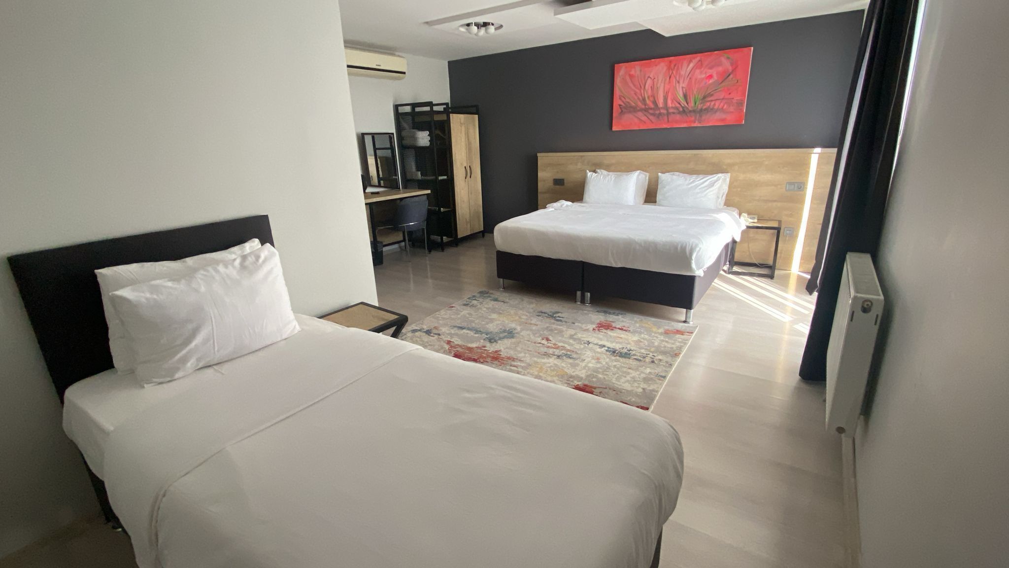 Chambre supérieure double, en coin | Literie de qualité, minibar, coffre-fort, décor unique