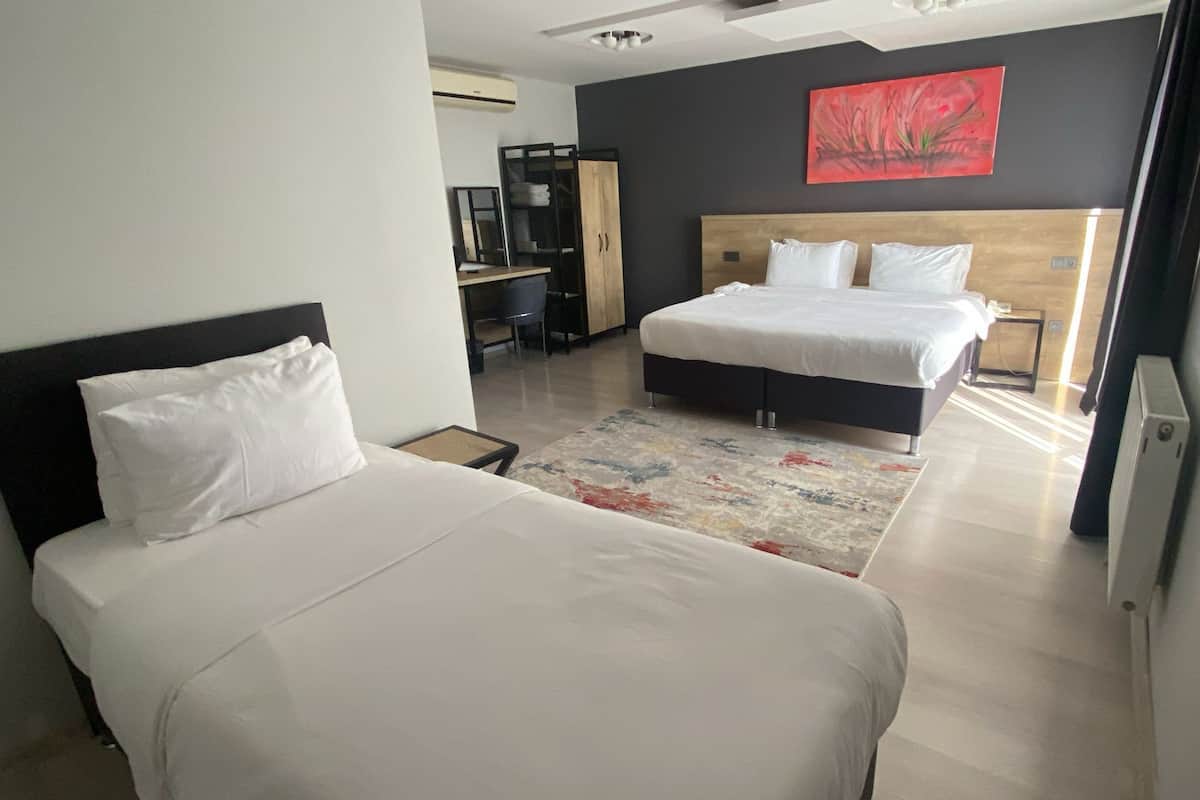 Chambre supérieure double, en coin | Literie de qualité, minibar, coffre-fort, décor unique