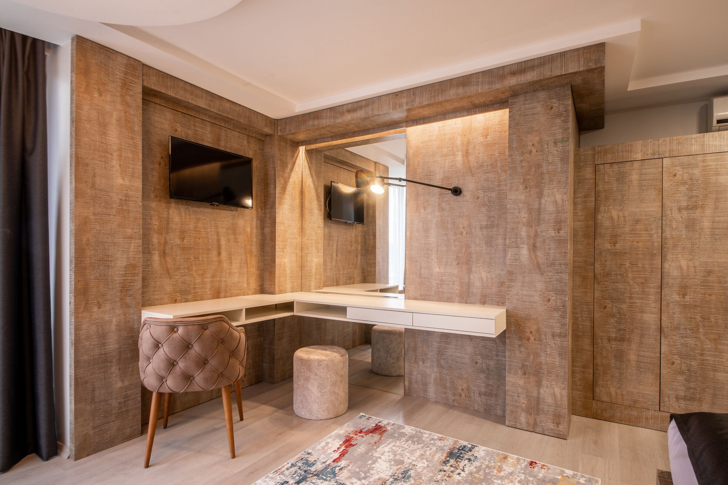 Junior Suite, City View, Corner | Premium bedding, minibar, in-room safe, individually decorated