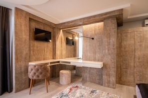 Suite junior, vistas a la ciudad, en esquina | Ropa de cama de alta calidad, minibar, caja fuerte