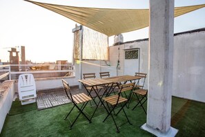 Apartamento, 2 quartos, sacada, vista para a cidade | Sacada