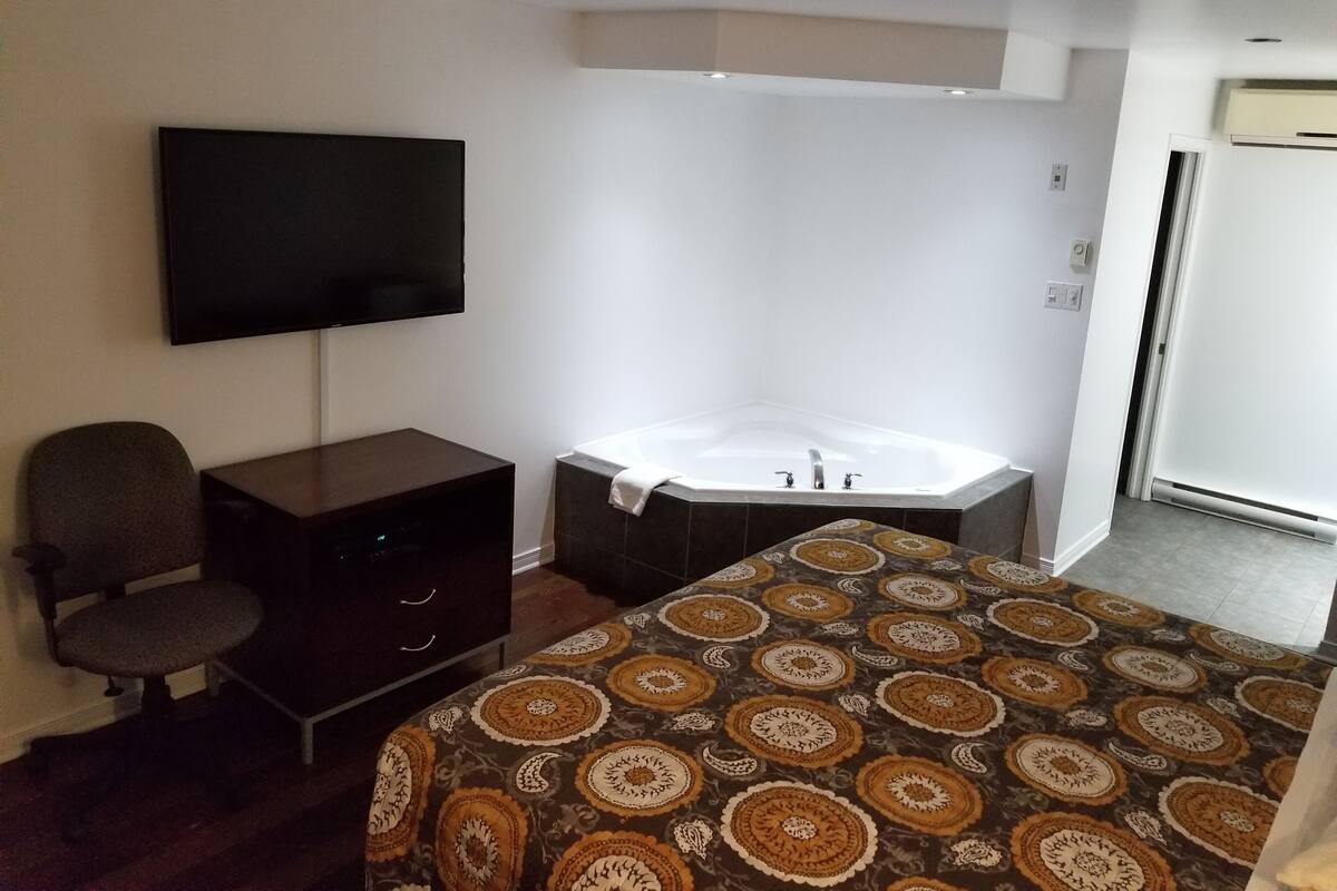 Deluxe-Einzelzimmer | Laptopgeeigneter Arbeitsplatz, kostenloses WLAN