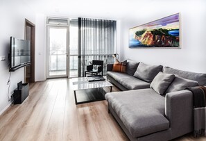 Appartement Luxe, 2 chambres | Coin séjour | Télévision à écran plat