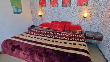 Habitación Confort, 1 cama King size | Decoración personalizada y muebles diferentes
