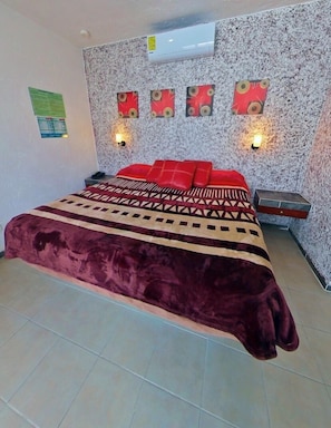 Kamar Comfort, 1 Tempat Tidur King | Didekorasi berbeda-beda dan dilengkapi dengan perabotan berbeda-beda