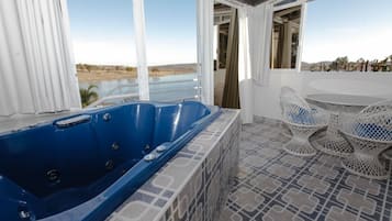 Deluxe Suite | 2 bedrooms, individually decorated, individually furnished