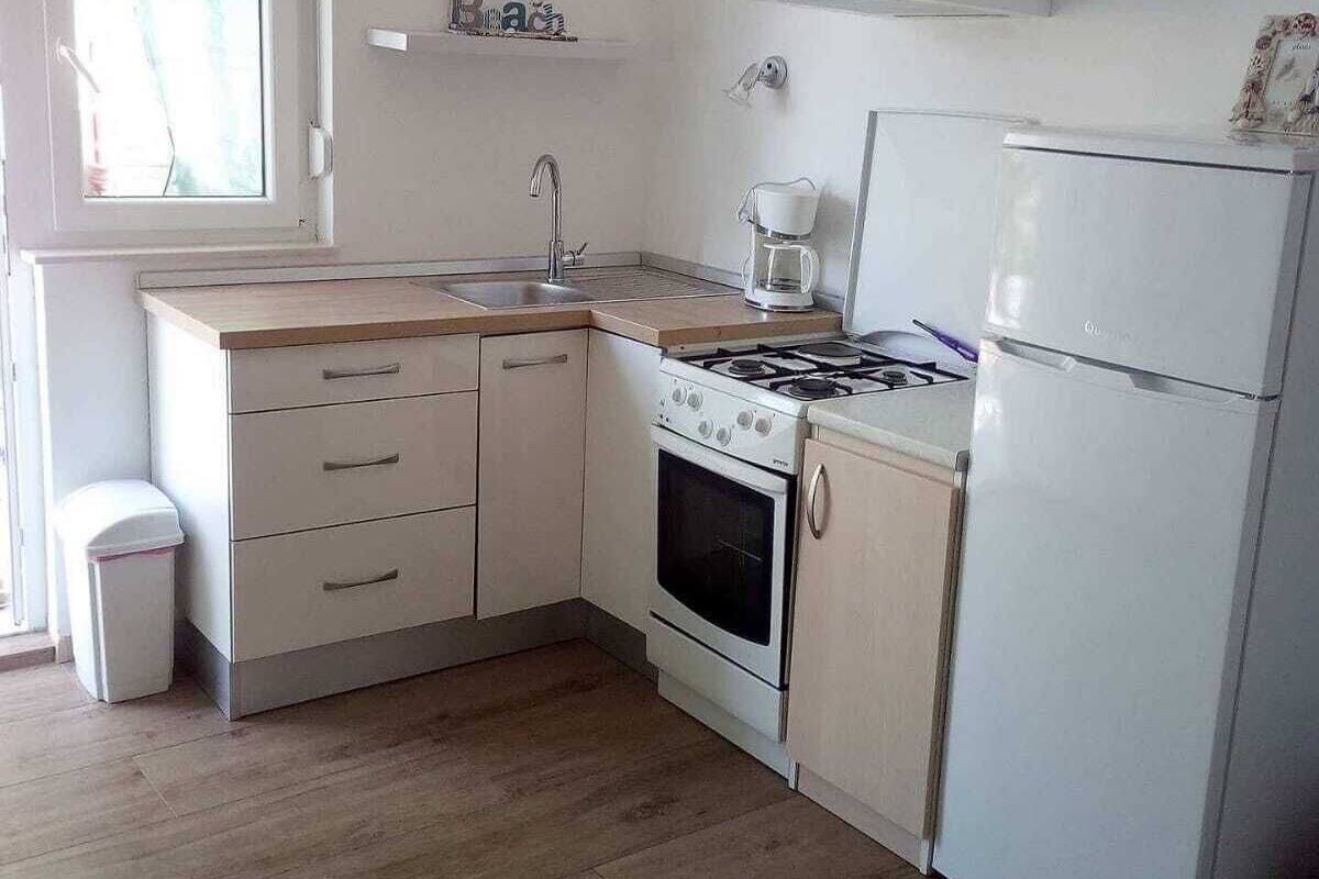 Leilighet (One Bedroom Apartment) | Eget kjøkken | Kjøleskap, kokeplater, vannkoker og kjøkkenutstyr