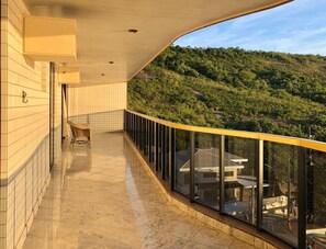 Terrace/patio - Luxury apartment in front of Praia do Morro with 5 suites and 4 parking spaces (Praia do Morro)