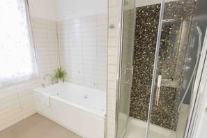 Shower, jetted tub, hair dryer, bidet