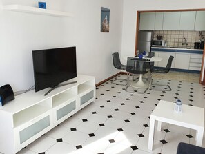 TV - Solaris- Cozy, Wifi, Central, 300 Meters Beach (Quarteira)