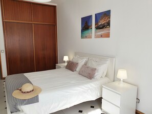 1 soverom, strykejern/-brett, wi-fi (inkludert) og sengetøy