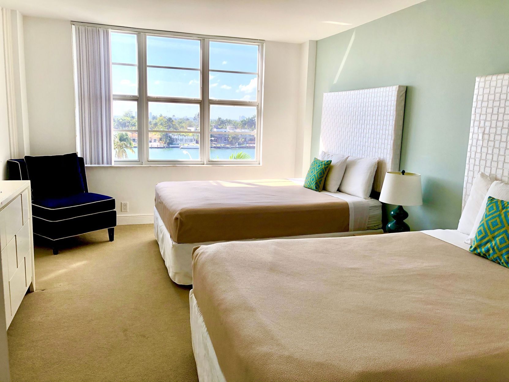 2 bedrooms, in-room safe, individually furnished, desk