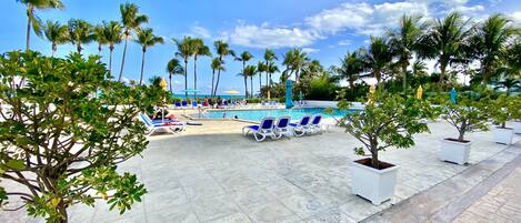 Hồ bơi ngoài trời