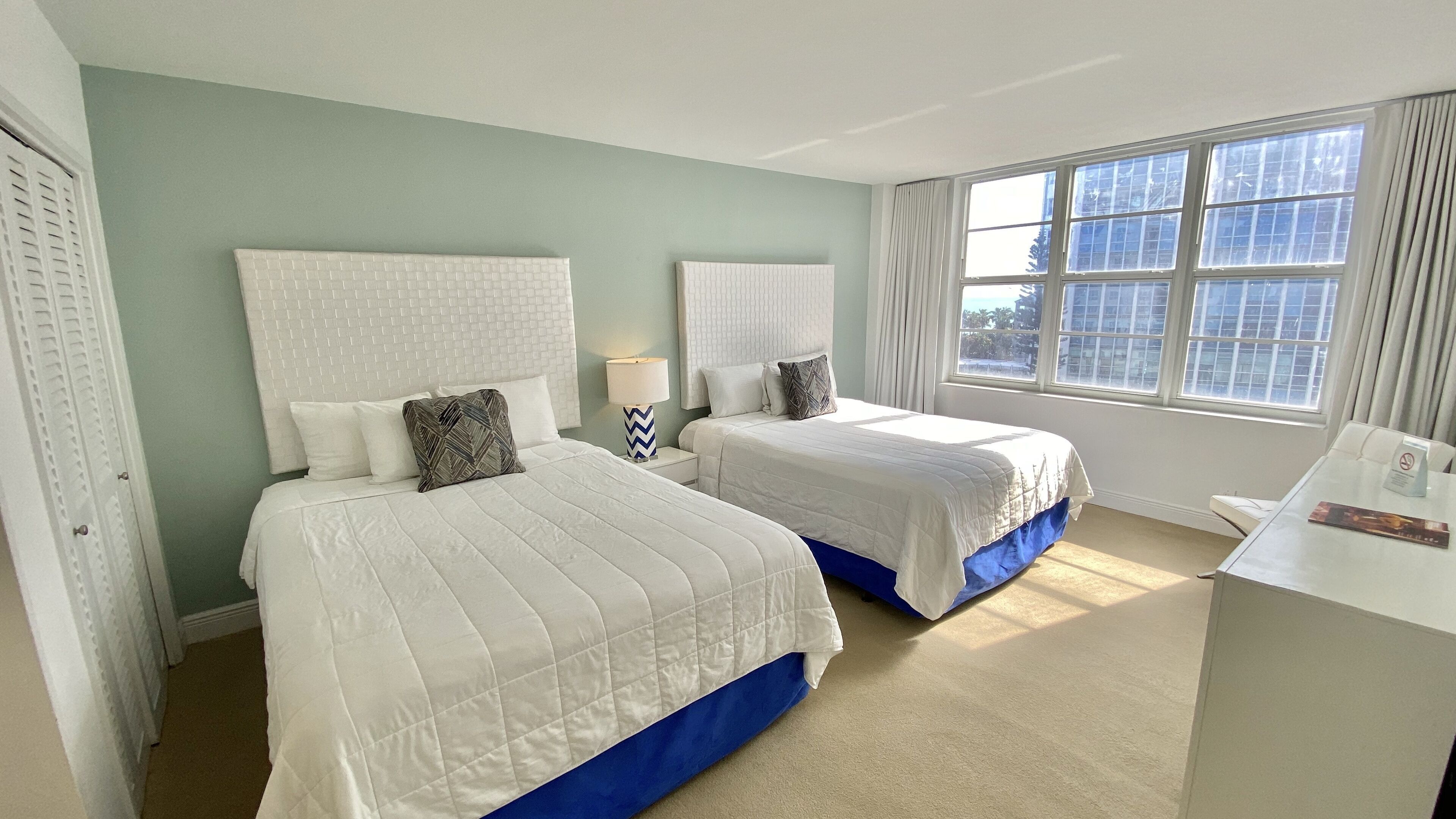 2 bedrooms, in-room safe, individually furnished, desk