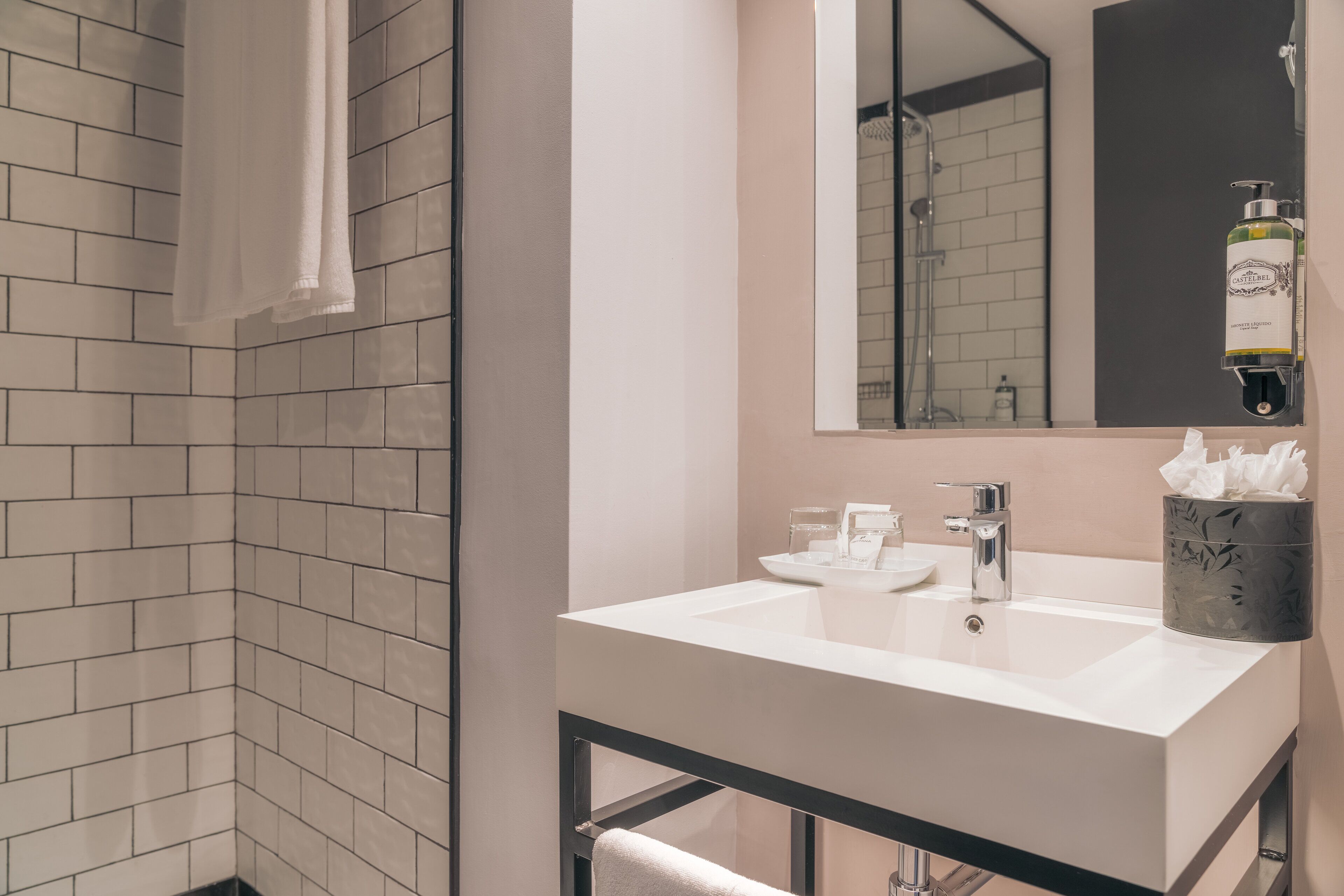 double room (vintage) | bathroom | shower, designer toiletries, hair dryer, towels