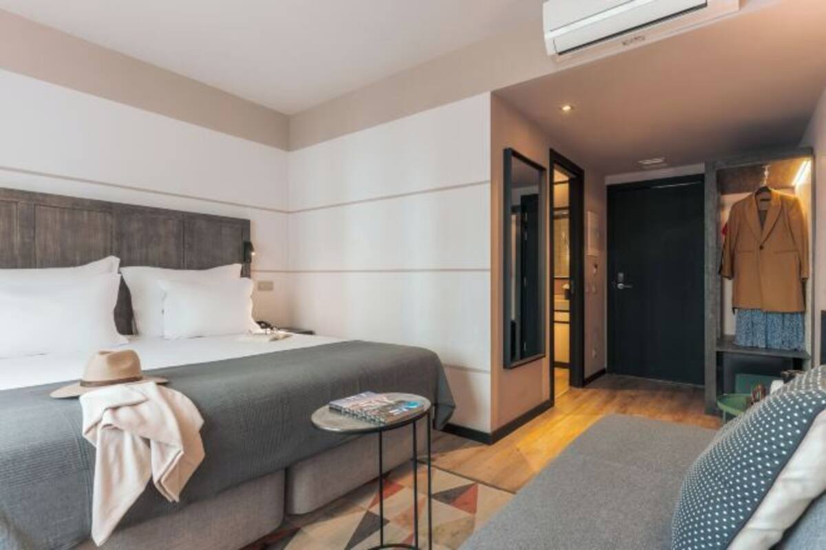 Minibar, in-room safe, laptop workspace, blackout curtains