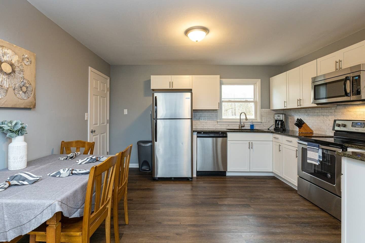 Pet Friendly|Updated Roomy 3 Bdrm|DT Raleigh