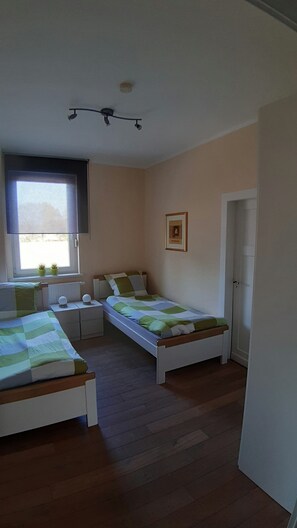 3 habitaciones, cuna de viaje, wifi y ropa de cama 