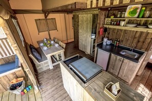 Deluxe tent | Woonruimte | Boeken