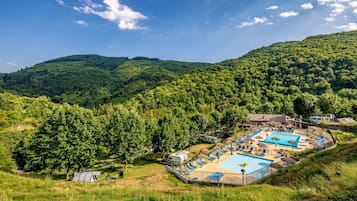 Seasonal outdoor pool, pool umbrellas, sun loungers