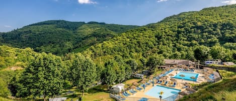 Seasonal outdoor pool, pool umbrellas, sun loungers