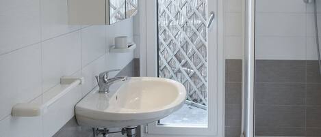 Dusche, Bidet, Handtücher