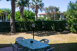 Outdoor dining - M105 - Marcelli, four-room apartment with garden 200 meters from the sea (Marcelli)