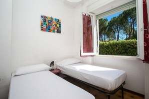 3 bedrooms, bed sheets - M105 - Marcelli, four-room apartment with garden 200 meters from the sea (Marcelli)