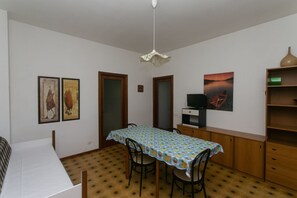 Dining - M105 - Marcelli, four-room apartment with garden 200 meters from the sea (Marcelli)