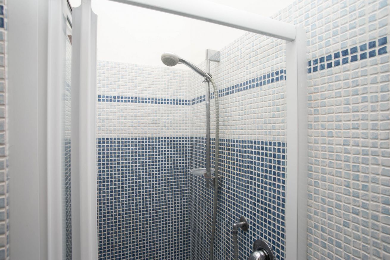 Shower, bidet, towels