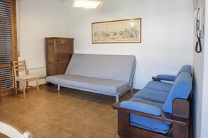 TV - N060 - N060 - Numana, penthouse with garage 100m from the sea (Numana)