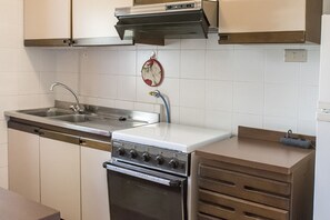 Fridge, oven - N060 - N060 - Numana, penthouse with garage 100m from the sea (Numana)