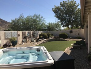 Outdoor spa tub - Beautiful Mountain Views (Glendale)