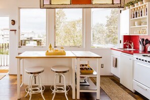 Oven, stovetop, coffee/tea maker, cookware/dishes/utensils